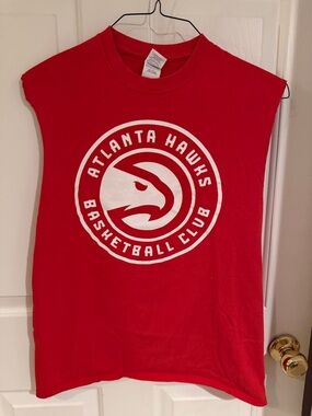 Gildan Red Atlanta Hawks Sleeveless Tee with White Logo